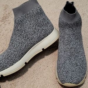 Vince Tyra Gray Sock Shoes W7